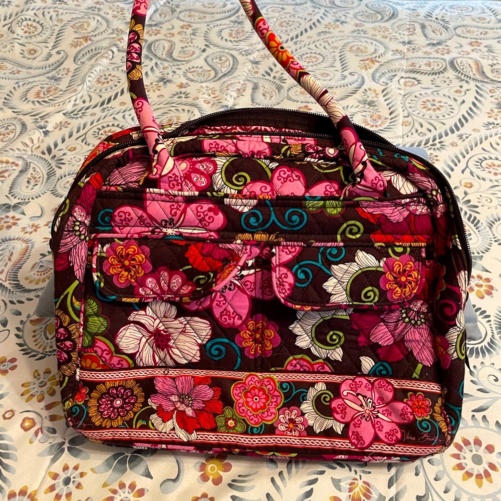 Vera Bradley cloth handbag 2 front pockets and 1 back zipper pocket